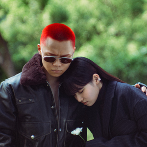 公车上拨开岳双腿进入电影
